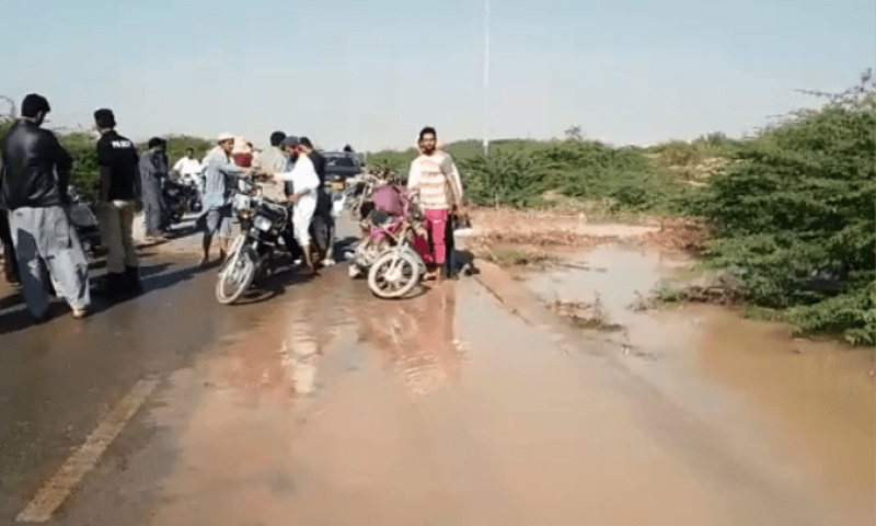 Major pipeline supplying water to Karachi bursts