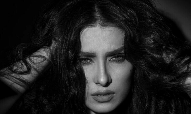 Ayeza Khan extends apologies to her followers, seeks understanding