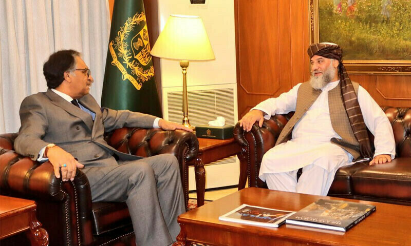Taliban minister meets Jilani, discusses refugee asset transfer
