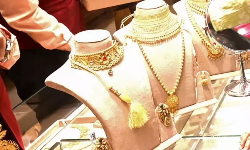 Gold price up by Rs2,000 to Rs214,800/tola