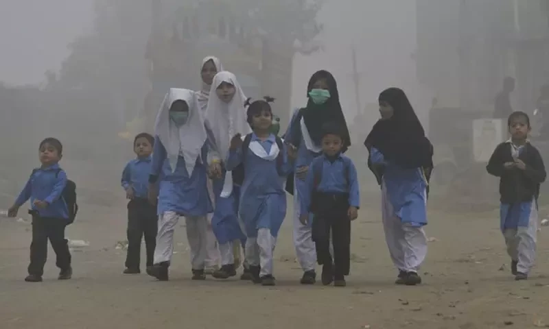 Smog forces closure of schools in 10 Punjab districts on Saturday