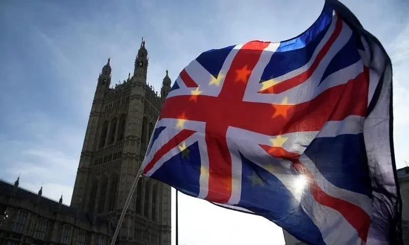 UK to raise minimum salary to &pound;30,000 in bid to curb migration