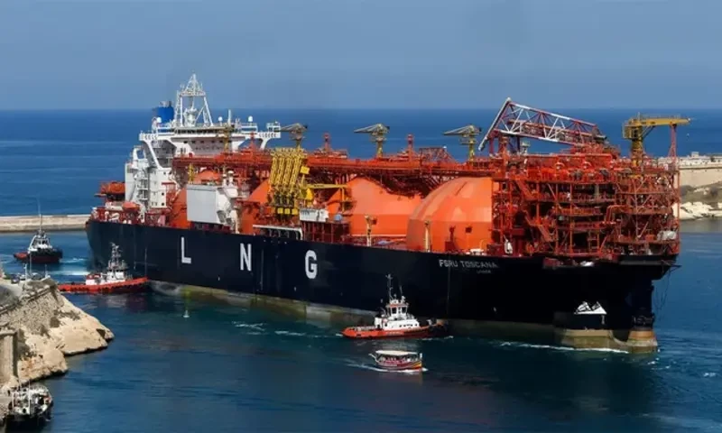 Pakistan LNG seeks LNG cargo for January delivery