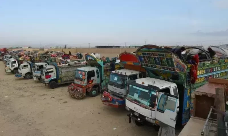 Border trade halts after Pakistan imposes restrictions on Afghans