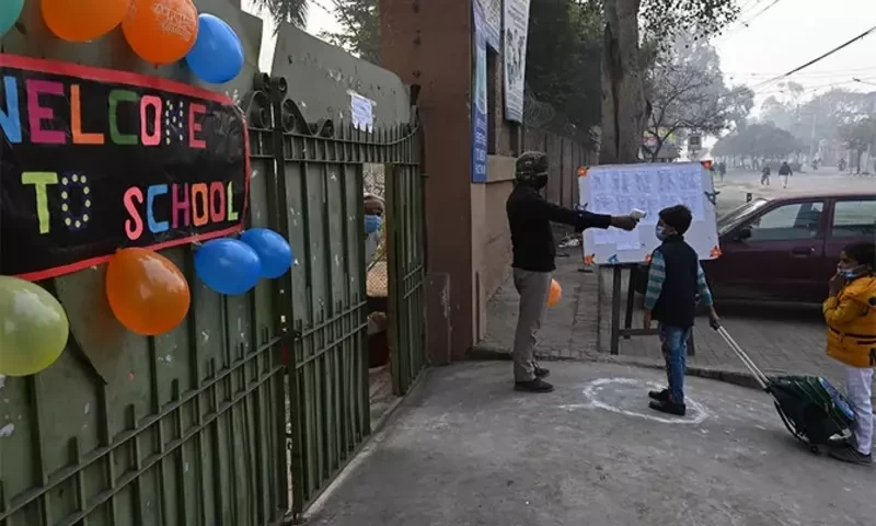 Lahore education authority issues advisory for unlicenced student riders
