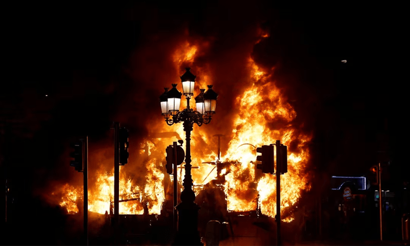 Riots erupt in Dublin after children stabbed