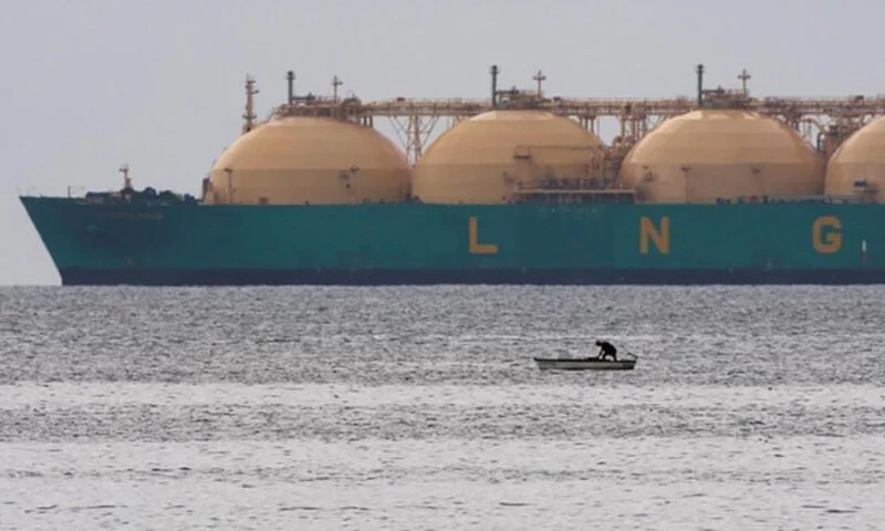 Pakistan LNG gets four bids for January import tender