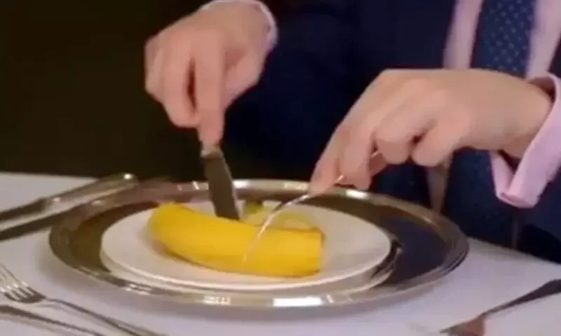 Royal etiquettes of eating a banana