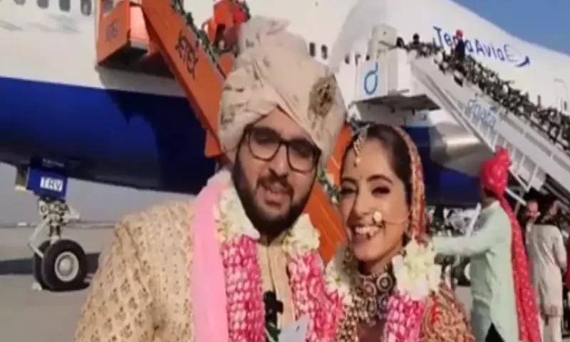 Love takes flight: Couple ties the knot on plane