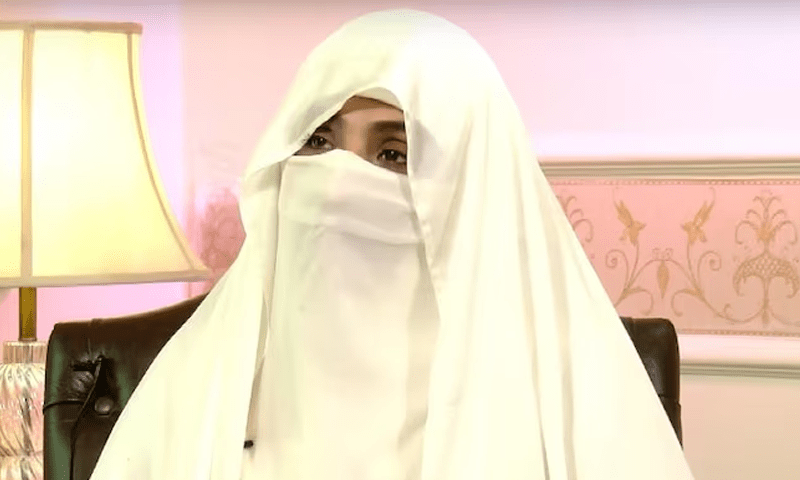 Protestors surround Bushra Bibi&rsquo;s vehicle outside Adiala Jail
