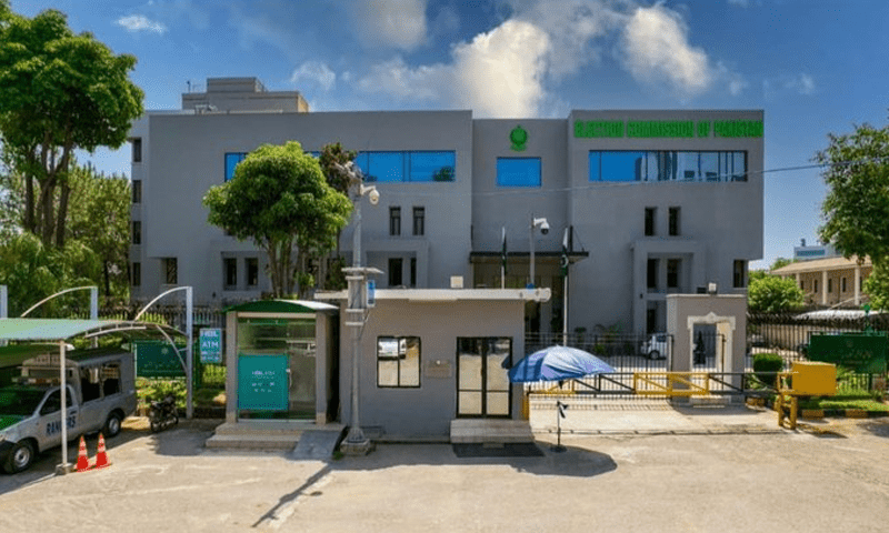 ECP adjourns case seeking Imran&rsquo;s removal as party chairman