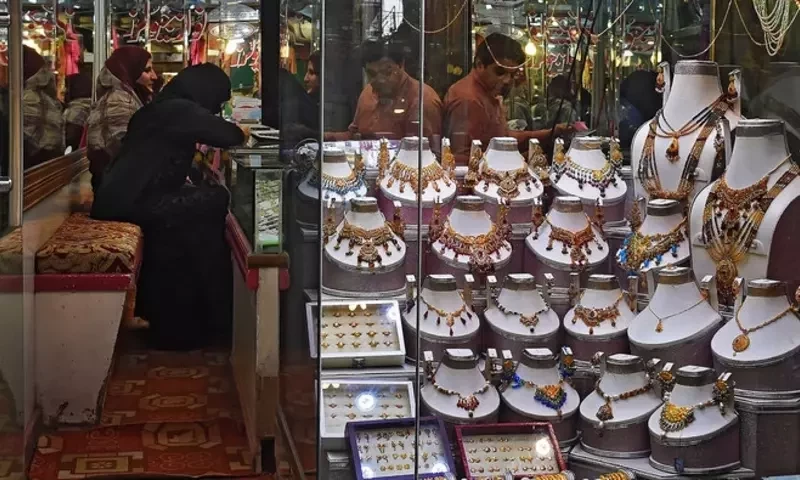 Gold price declines by Rs500/tola in Pakistan