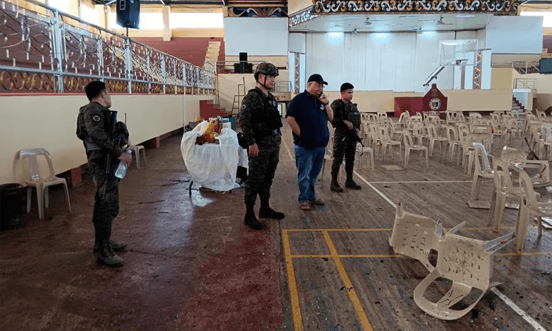 Philippine officials blame &lsquo;foreign terrorists&rsquo; for bombing in Catholic mass