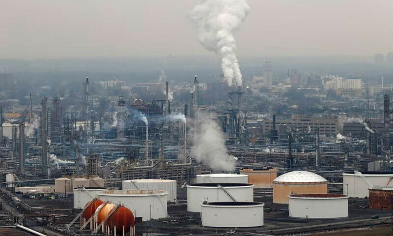 Oil prices on track for first weekly rise in two months