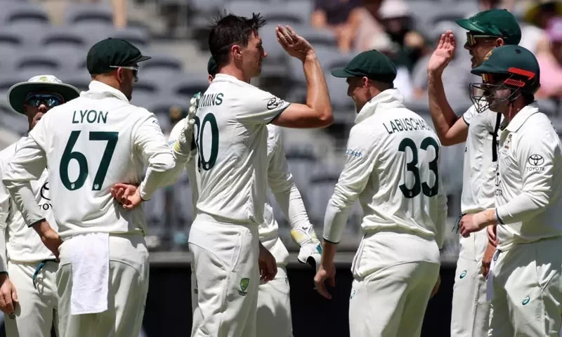 Australia build big lead over Pakistan as Lyon moves to 499 Test wickets