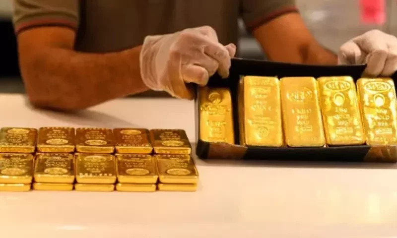 Gold prices record uptick in Pakistan