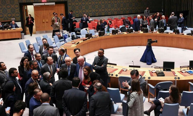 Israel battles Hamas on streets of Gaza city as UN delays vote again