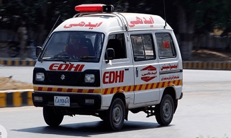 Two dead, three injured in Karachi road accident