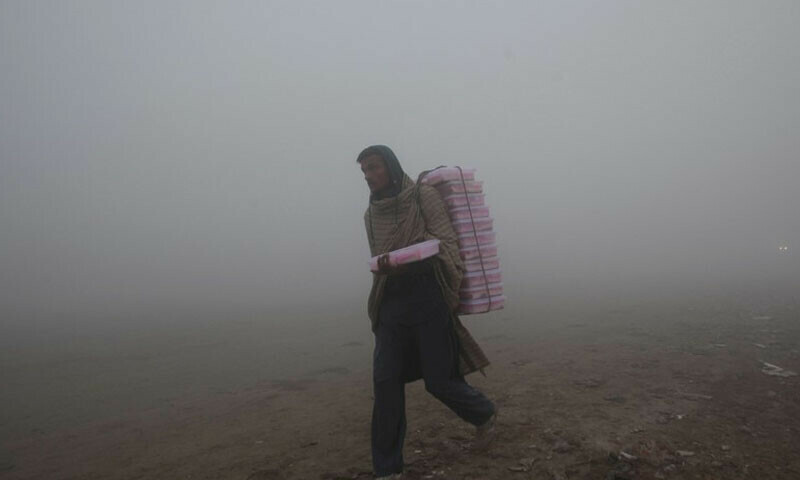 Artificial rain effects dying down as smog engulfs Lahore again