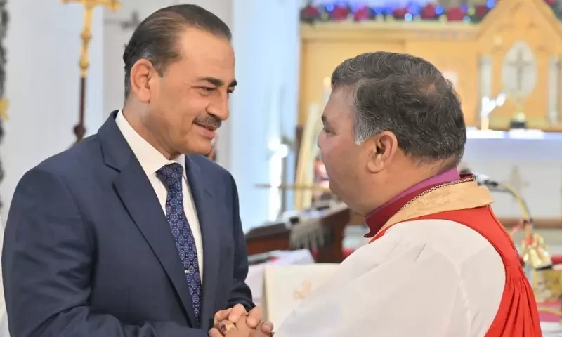 COAS Munir joins Christian community in Christmas celebrations