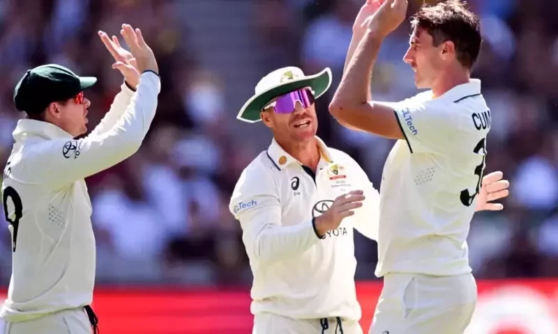 Australia take control of second Test as Pakistan flounder