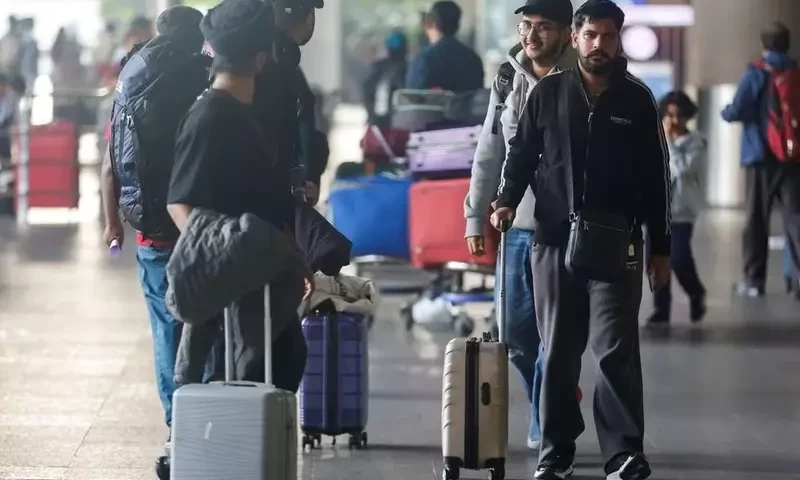 India probes suspected human trafficking after 276 nationals return home