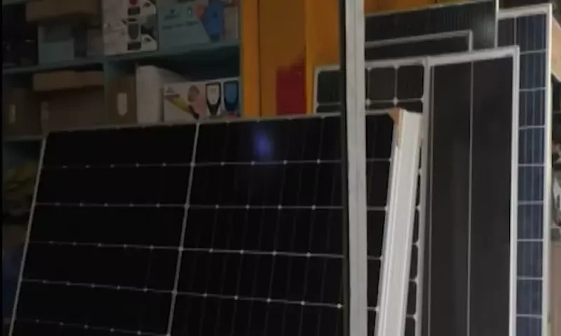 Solar panels prices record a sharp decline of Rs40,000