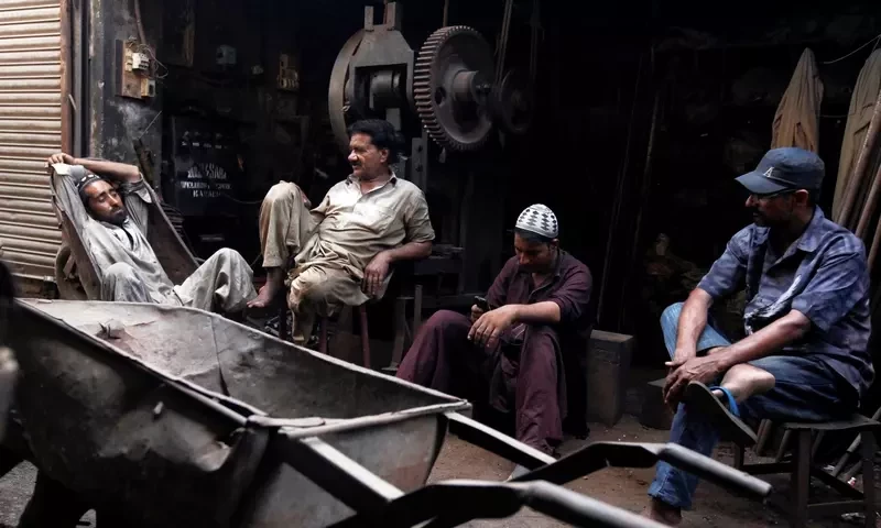 Electricity supply to parts of Pakistan suspended