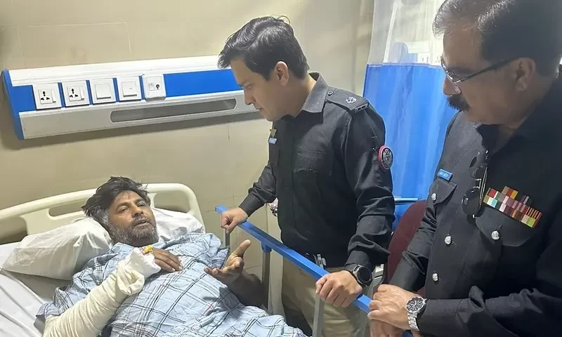 Policeman injured after being allegedly hit by govt vehicle