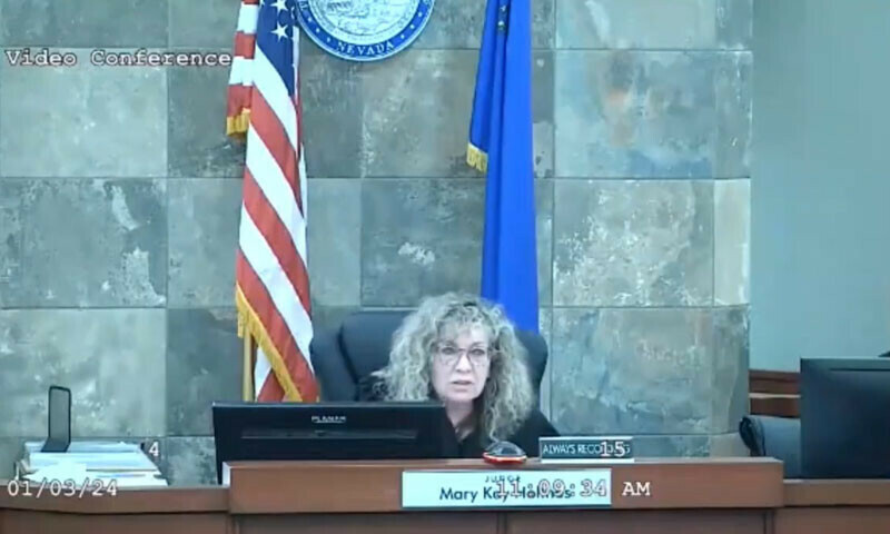 Convicted felon attacks female judge during sentencing