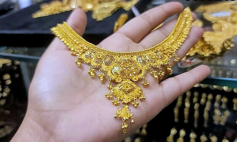 Gold shines after falling for three straight sessions