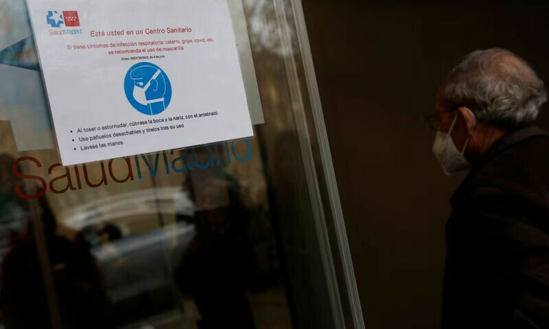 Spain makes masks mandatory in healthcare centres amid flu, COVID peak