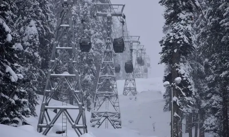 No snow: Tourists cancel holidays as Indian ski resorts run dry