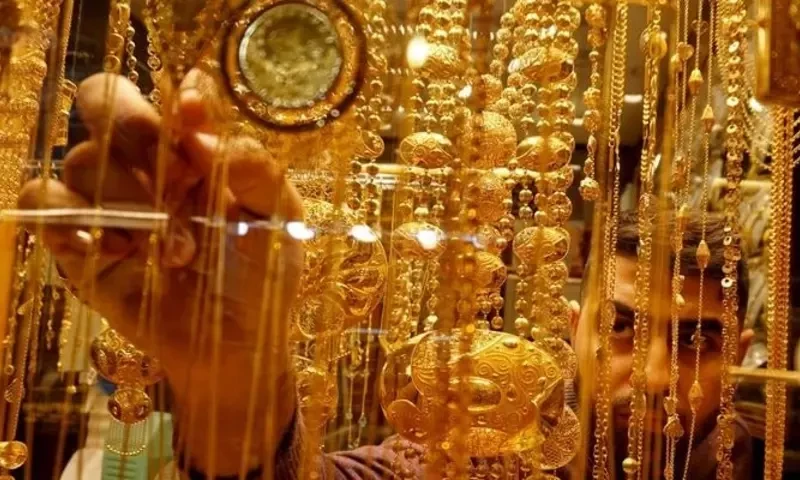 Gold price declines by Rs600/tola amid dip in international price