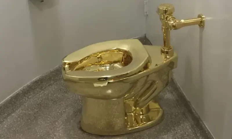 Four appear in court for stealing gold toilet from Churchill&rsquo;s birthplace