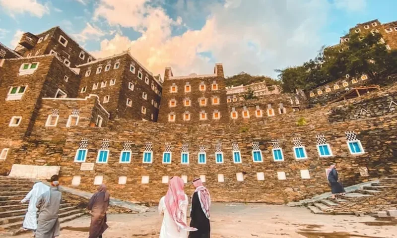 Saudi Arabia opens doors of kingdom to world