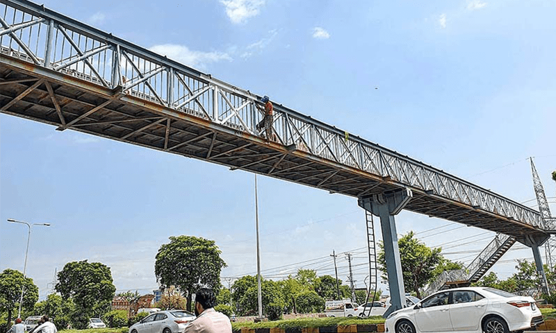 Man found hanging dead from bridge in Islamabad