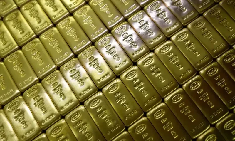 Gold prices drop as US rate-cut hopes fade