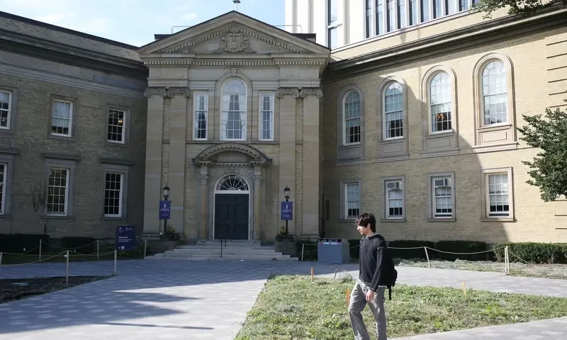 Canada limits international students admissions