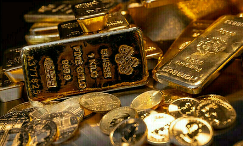 Gold price falls after slump in global prices