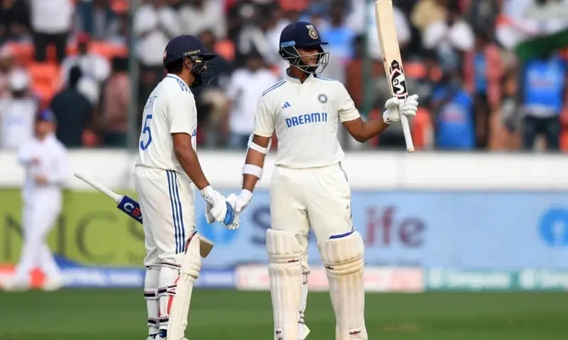 Jaiswal leads India&rsquo;s reply after attacking 70 from Stokes