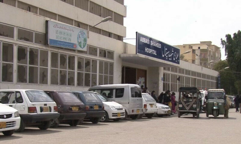 Karachi woman gives birth in hospital&rsquo;s parking lot