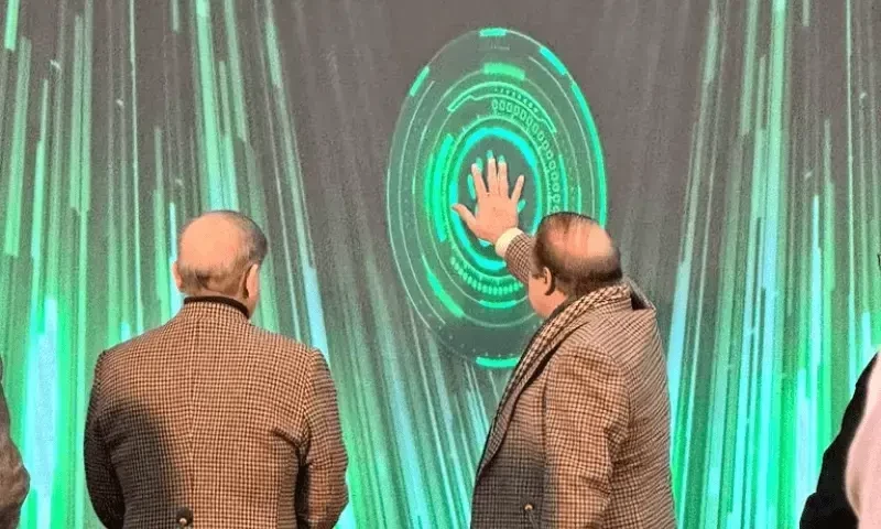 Did Nawaz put wrong hand on screen to launch party manifesto?