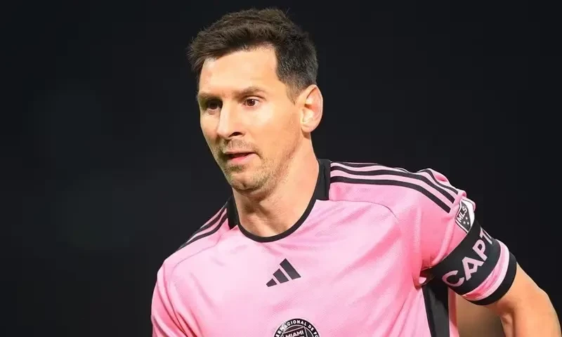 Napkin Messi signed to join Barcelona goes to auction