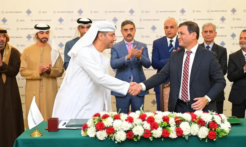 Pakistan, UAE sign pact for outsourcing operations of KPT cargo terminal