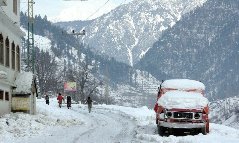 PMD issues snowfall updates for tourists