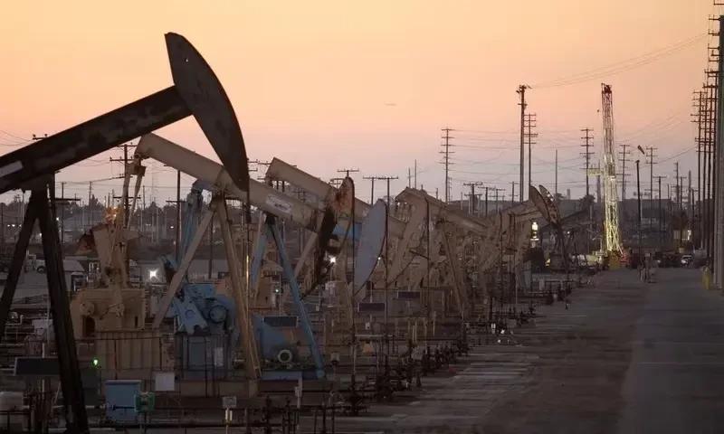 Oil steadies after gains, Gaza ceasefire talks in focus