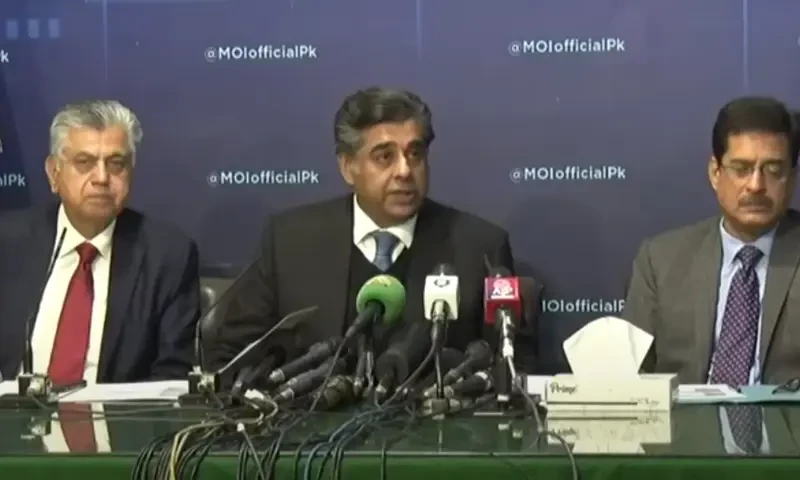 Govt hints at internet suspension on Election Day