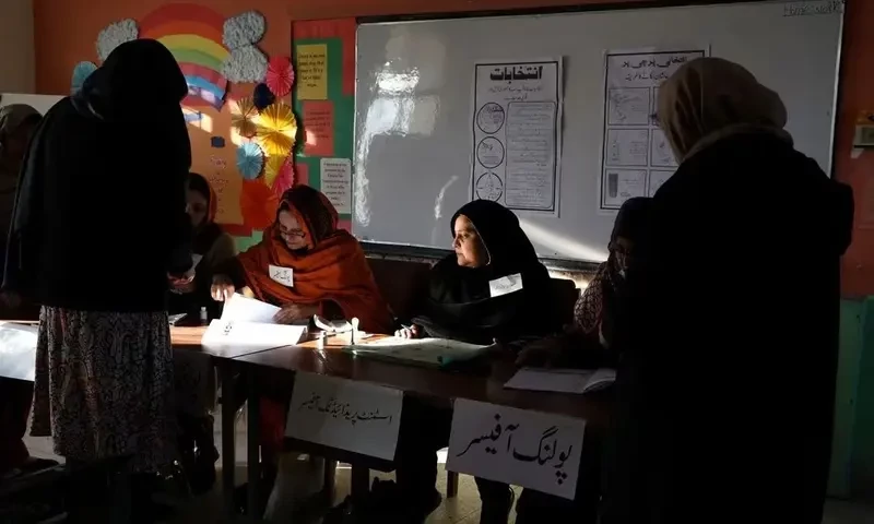 In pictures: Pakistanis vote to decide future