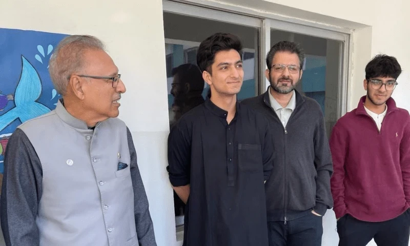 President Alvi casts vote as he urges nation to exercise their right